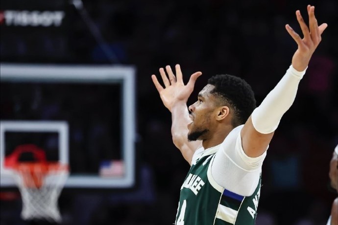 字母哥坚守密尔沃基:短期内无意离队开启新征程 字母哥坚守密尔沃基:短期内无意离队开启新征程