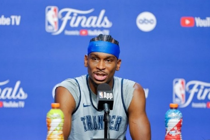 亚历山大在总决赛G3中出现6次失误,成为比赛转折点 亚历山大在总决赛G3中出现6次失误,成为比赛转折点